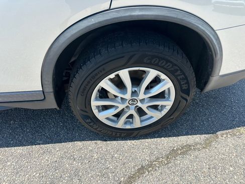 Used 2018 Nissan Rogue SV AWD/4WD image 9