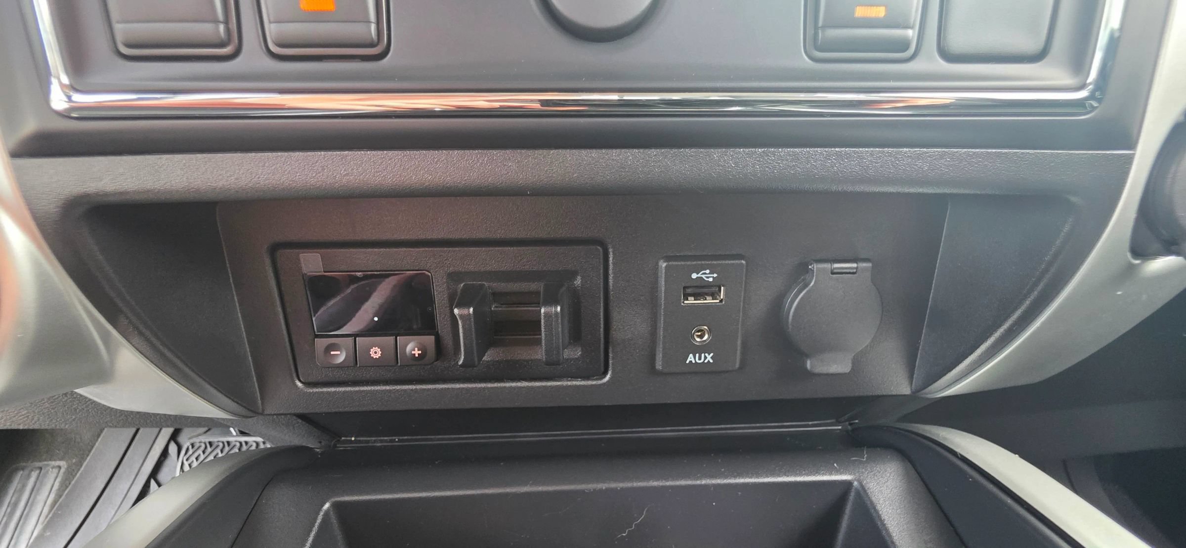 Used 2018 Nissan Titan PRO-4X w/ Pro-4x Utility Package AWD/4WD image 21