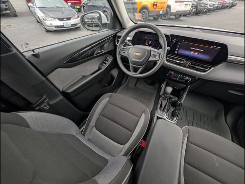 Used 2025 Chevrolet TrailBlazer LT AWD/4WD image 14