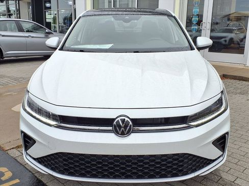 New 2026 Volkswagen Jetta SE image 2