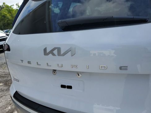Used 2024 Kia Telluride EX w/ EX Captain's Chair Package FWD image 7