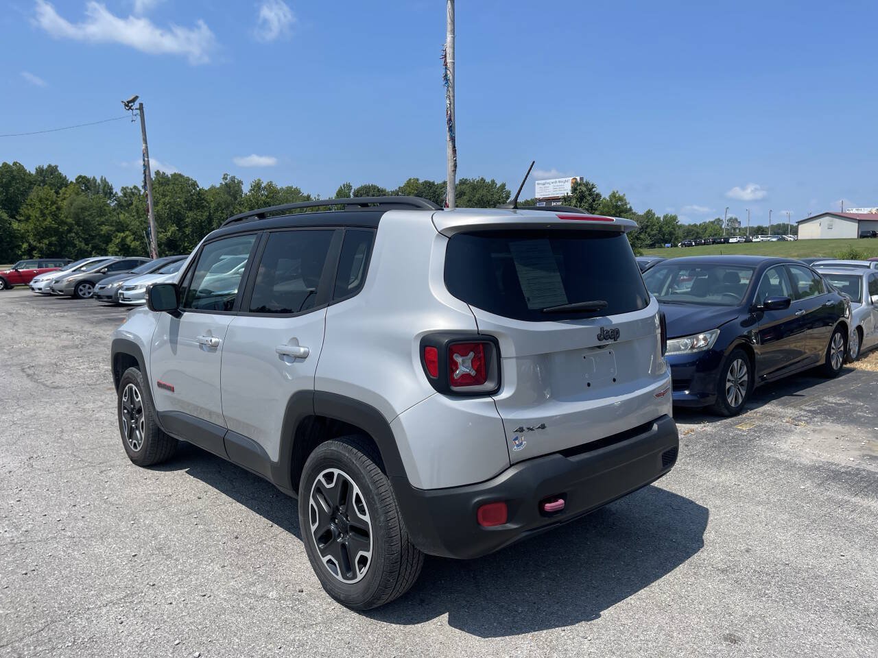 Used 2017 Jeep Renegade Trailhawk AWD/4WD image 3