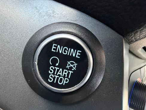 Used 2019 Ford Escape SE image 30