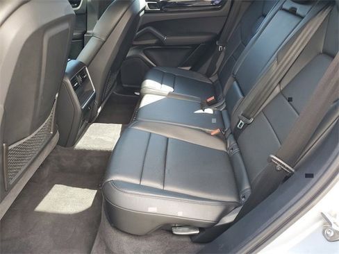 Certified 2021 Porsche Cayenne image 33