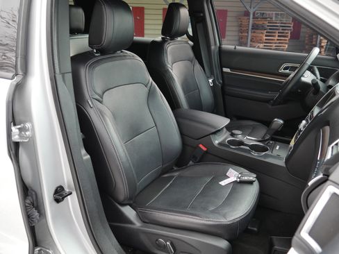 Used 2018 Ford Explorer Limited image 29