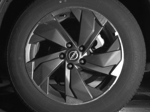 Used 2025 Nissan Rogue SV FWD image 14