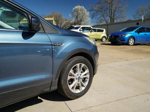 Used 2018 Ford Escape SE image 12