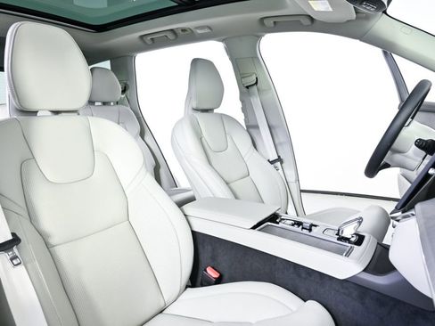 Used 2026 Volvo XC90 B6 Ultra w/ Protection Package AWD/4WD image 26