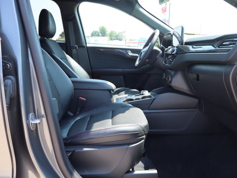 Used 2023 Ford Escape ST-Line image 13
