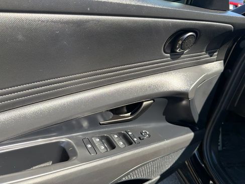 Used 2025 Hyundai Elantra Sport FWD image 15