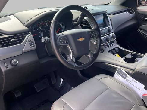 Used 2018 Chevrolet Suburban LT RWD image 18