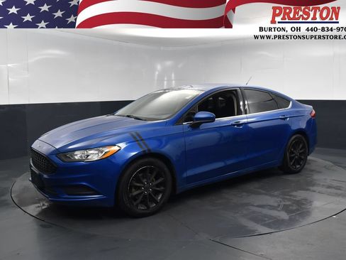 Used 2017 Ford Fusion SE w/ Fusion SE Technology Package FWD image 1