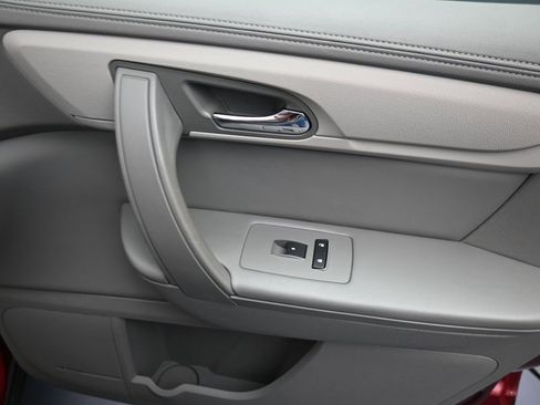 Used 2016 Chevrolet Traverse LT image 16