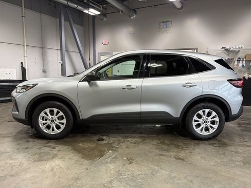 Used 2024 Ford Escape Active AWD/4WD image 4