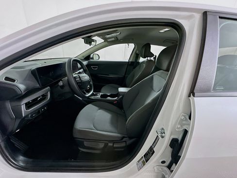 Used 2025 Kia K4 LXS image 13