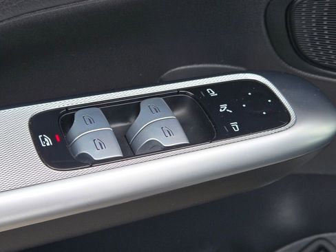 Used 2023 Mercedes-Benz GLC 300 4MATIC image 32