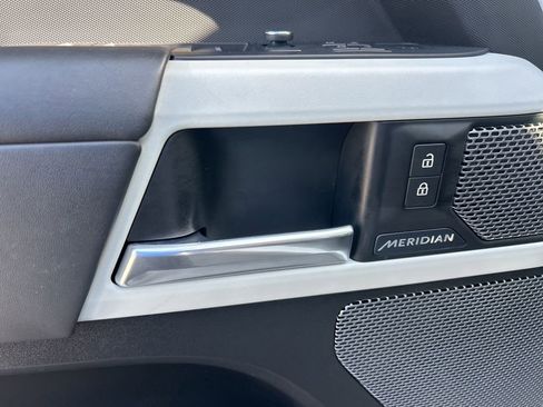 Used 2020 Land Rover Defender 110 HSE image 36