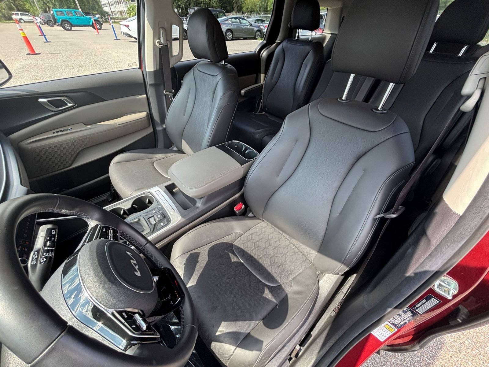 Used 2026 Kia Carnival FWD image 38