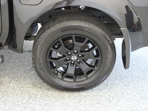 Used 2021 Nissan Frontier SV w/ Midnight Edition Floor Mats RWD image 10