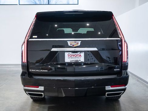 Used 2026 Cadillac Escalade ESV Luxury w/ LPO, Floor Liner Package AWD/4WD image 9