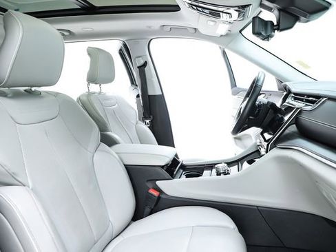 Used 2021 Jeep Grand Cherokee L Overland w/ Luxury Tech Group IV image 40