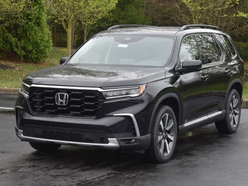 New 2025 Honda Pilot Touring image 3