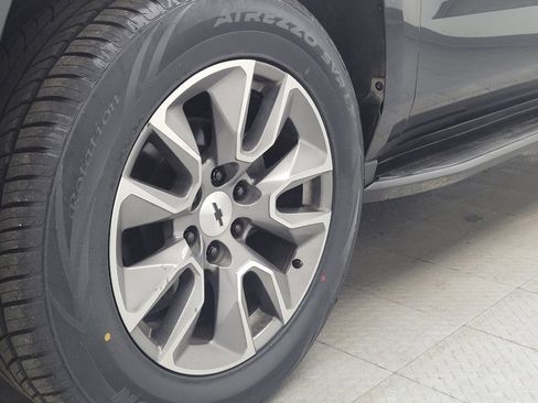 Used 2019 Chevrolet Suburban LT AWD/4WD image 31