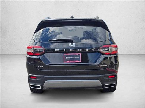 New 2026 Honda Pilot Touring image 4