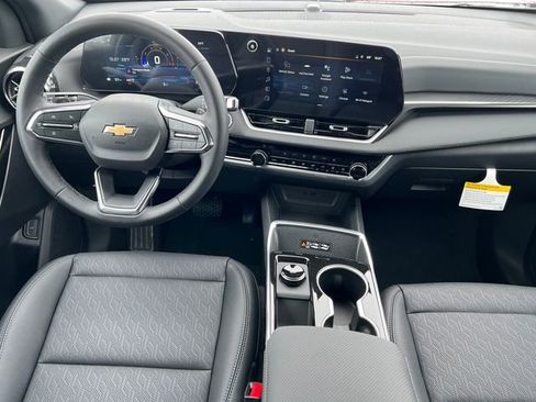 New 2026 Chevrolet Equinox LT w/ Convenience Package II image 2