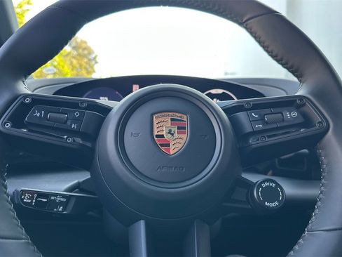 New 2025 Porsche Macan Electric image 25