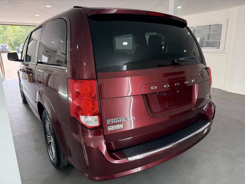 Used 2017 Dodge Grand Caravan SXT FWD image 6