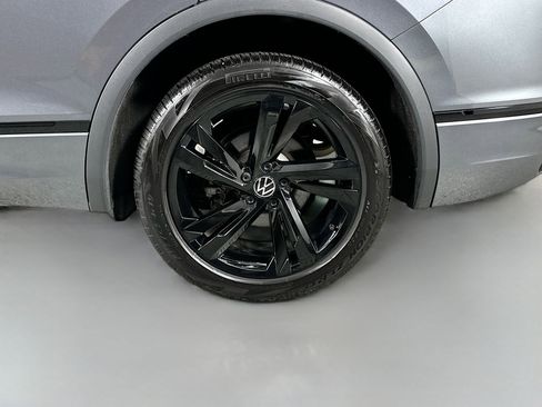 Certified 2024 Volkswagen Tiguan SE R-Line image 28