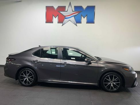 Used 2023 Toyota Camry SE FWD image 10