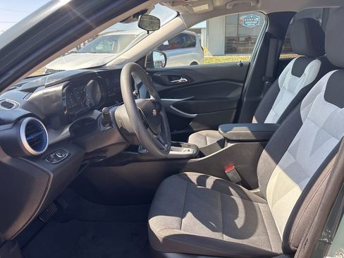 Used 2025 Chevrolet Trax LS image 12