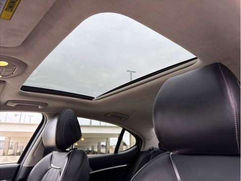 Used 2019 Genesis G70 2.0T Advanced w/ Prestige Package image 31