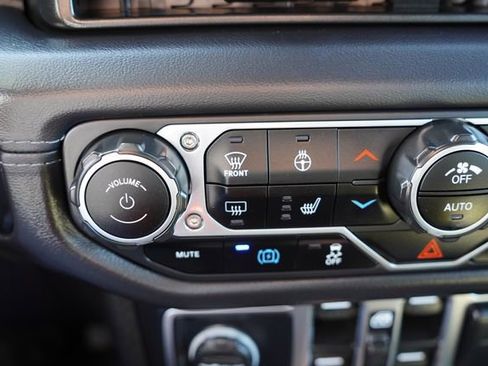 Certified 2025 Jeep Wrangler Unlimited Sahara w/ Safety Group image 29