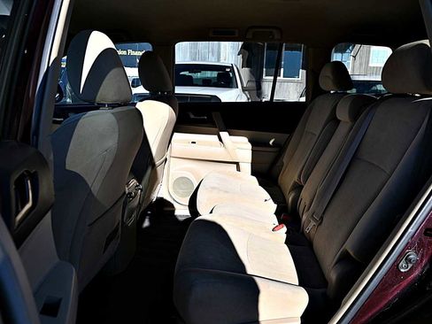 Used 2013 Toyota Highlander FWD image 11