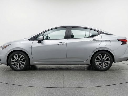 Used 2025 Nissan Versa SV image 5