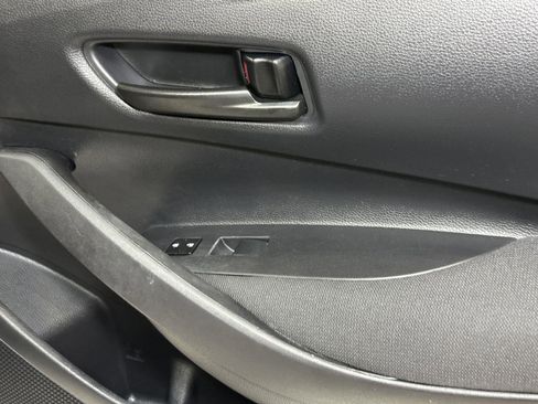 Used 2025 Toyota Corolla LE FWD image 37