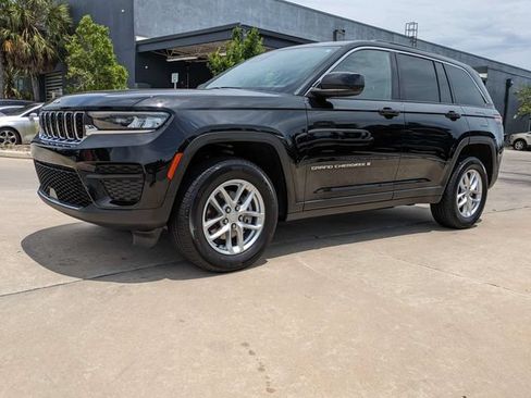 Used 2024 Jeep Grand Cherokee Laredo X w/ Luxury Tech Group I AWD/4WD image 10