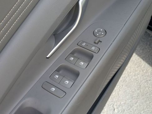 Used 2025 Hyundai Elantra SEL image 13