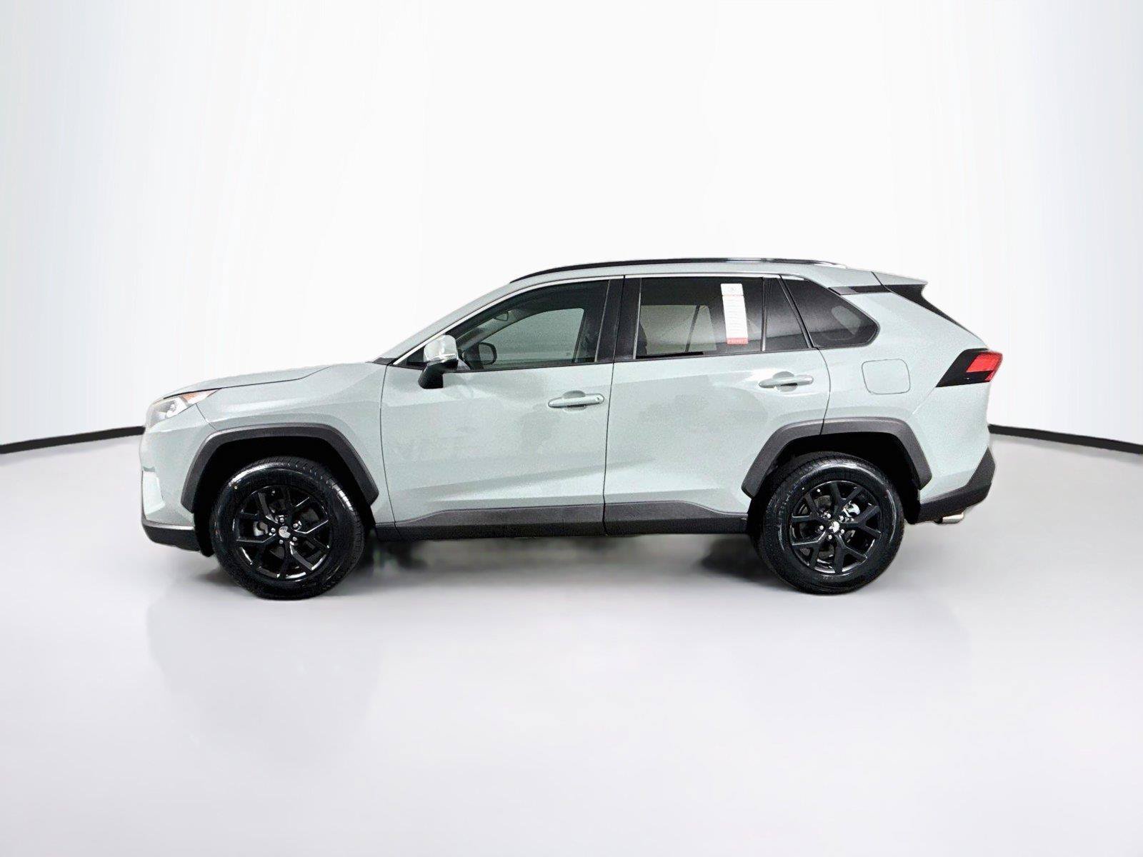 Used 2019 Toyota RAV4 XLE w/ Convenience Package FWD image 13