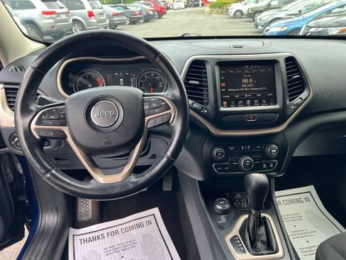 Used 2016 Jeep Cherokee Latitude w/ Cold Weather Group AWD/4WD image 30