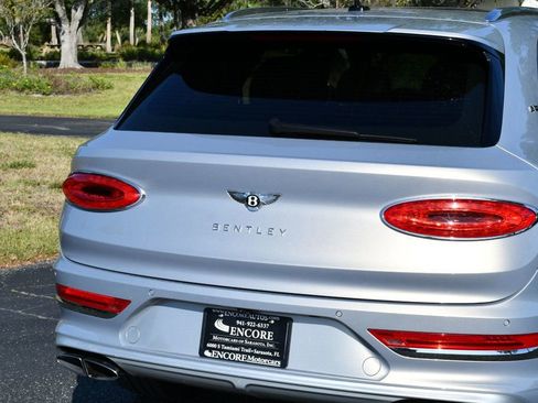 Used 2023 Bentley Bentayga Extended Wheelbase AWD/4WD image 10