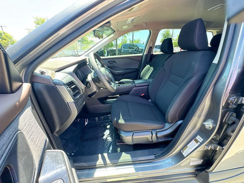 Used 2023 Nissan Rogue S FWD image 19