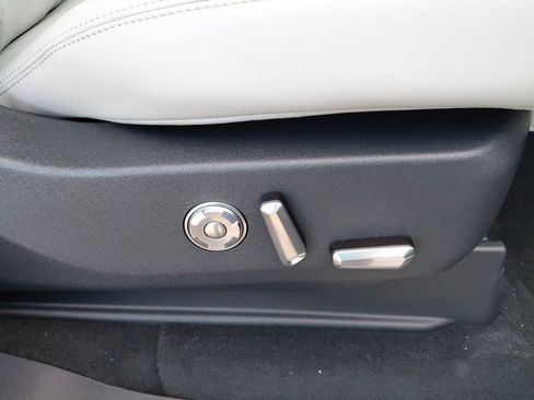 New 2026 Lincoln Navigator L Reserve w/ Jet Appearance Package image 37