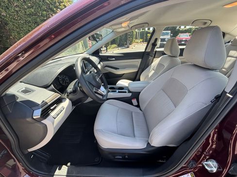 Used 2025 Nissan Altima 2.5 SV FWD image 27