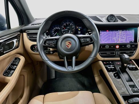 Certified 2026 Porsche Macan AWD/4WD image 23