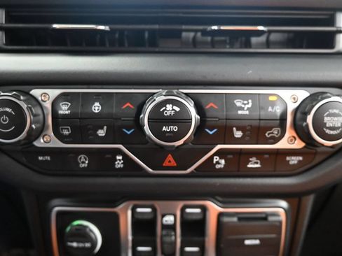 Used 2025 Jeep Gladiator Mojave AWD/4WD image 23