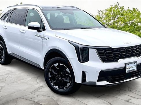 Certified 2025 Kia Sorento S w/ Panoramic Sunroof Package image 11